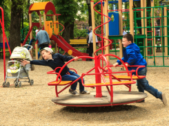 В Новочеркасске полмиллиона рублей потратят на детские и спортивные площадки