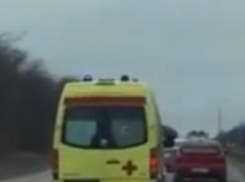 Не пропустивший карету скорой помощи в Новочеркасске  водитель попал на видео