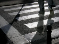 В Новочеркасске водитель иномарки на «зебре» сбил пожилого мужчину