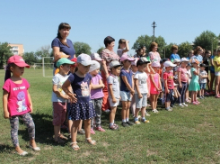 Юные новочеркасцы приняли участие в зарядке с чемпионом
