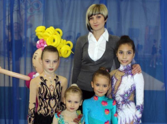 На областных соревнованиях по гимнастике на пьедестал почета поднялись девочки из Новочеркасска 