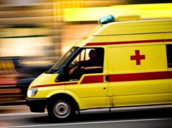 Три человека едва не погибли при перевороте машины в Новочеркасске