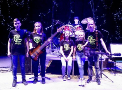 Детская рок-группа «Шторм» из Новочеркасска выступила на фестивале патриотической песни