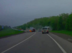 В сети появилось видео тройного ДТП под Новочеркасском