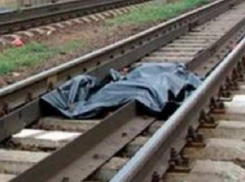 В Новочеркасске локомотив задавил насмерть двоих мужчин