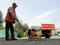 Администрация Новочеркасска снова добавила средств на ямочный ремонт дорог