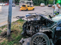 Мощное столкновение Subaru и Opel произошло на проспекте Платовском Новочеркасска