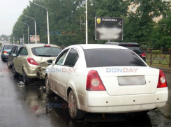 В Новочеркасске «Чери Фора» врезалась в небольшую пробку из машин