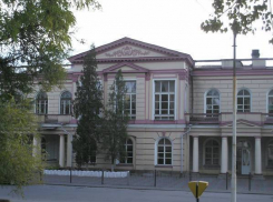Здание железнодорожного вокзала Новочеркасска будут охранять как объект культурного наследия