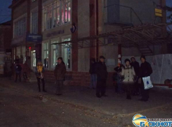 В Новочеркасске на остановке в ожидании автобуса умерла женщина