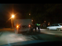 В Новочеркасске дорогу не поделили военный КамАз и легковушка