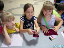 В пришкольных лагерях Новочеркасска детей увлекают креативом