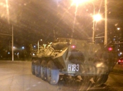 По центральным улицам Волгодонска разъезжают БТРы из Новочеркасска