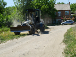 В Новочеркасске на заброшенном пустыре строят детскую площадку