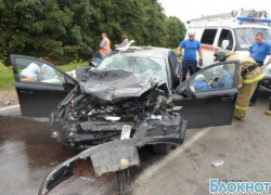 В автобус из Новочеркасска в Краснодарском крае врезалась легковушка – водитель погиб