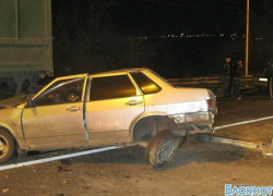 В Новочеркасске ВАЗ врезался в стоящий КамАЗ: пострадали 2 человека