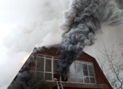В Новочеркасске на Набережной сгорели жилые дома 