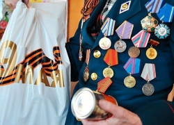 Новочеркасских предпринимателей призвали поздравить ветеранов сгущенкой, печеньем и колбасой