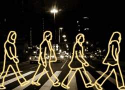 С 1 июля 2015 года пешеходов обяжут ходить в светоотражающей одежде