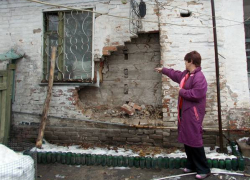 Новочеркасские чиновники три месяца дают отписки жительнице разрушающегося дома