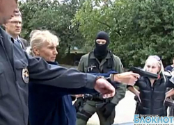 Подозреваемая из банды убийц полицейских показала, как убивала таксиста в Новочеркасске (ВИДЕО)