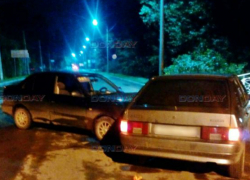 Пьяная дама на «Акценте» не вписалась в поворот и протаранила встречную машину