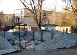 Котлован незаконной свалки в Новочеркасске заполнился до краев