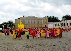В Новочеркасске прошел флэшмоб «Солнце Дона»