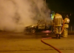 В Новочеркасске на ходу загорелся автомобиль 