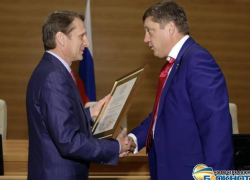 Депутата Олега Пахолкова наградили за вклад в сотрудничество России со странами СНГ и законотворческую деятельность