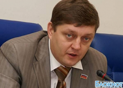 Депутат Госдумы Олег Пахолков обратился с заявлением о возбуждении уголовного дела в отношении Алексея Навального