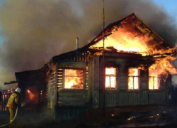 Сильный пожар произошел в частном доме станицы Грушевской под Новочеркасском