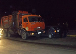 Появилось видео ДТП с мусоровозом на площади Троицкой в Новочеркасске