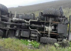 Потерявший управление КамАЗ перевернулся под Новочеркасском
