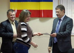 Еще пять молодых новочеркасских семей получили сертификаты для приобретения жилья