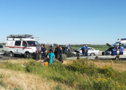 На трассе под Новочеркасском столкнулись «Ниссан» и «пятнадцатая»