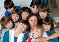 Матерям десятерых детей предлагают выплачивать пять миллионов рублей