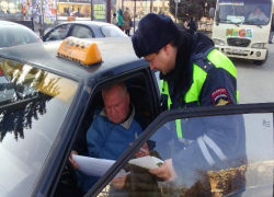 Сотрудники ОГИБДД организовали акцию «Такси должно быть безопасным»