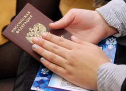 В Госдуме хотят обязать граждан давать клятву при вручении паспорта