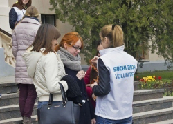 Новочеркасские волонтеры дарят георгиевские ленточки за правильные ответы о войне