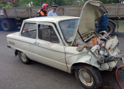 Под Новочеркасском пенсионер протаранил отбойник «Запорожцем»