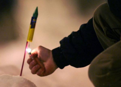 МЧС рекомендует жителям Новочеркасска покупать только сертифицированные фейерверки и запускать их в трезвом виде