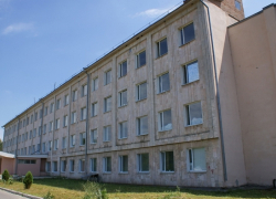 В Новочеркасске пациент с пневмонией пытался сбежать из больницы через окно четвертого этажа