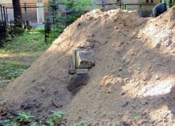 На кладбища Новочеркасска завезли 500 тонн песка
