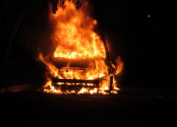 Внедорожник Hyundai Galloper сгорел на улице Персиановской Новочеркасска