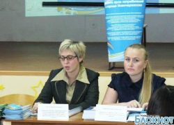 В Новочеркасске студентов учили правильно покупать мобильные телефоны