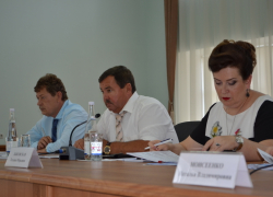 Областные чиновники приехали в Новочеркасск, чтобы обсудить местное здравоохранение 