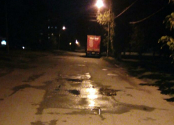 Асфальт на улице Визирова в Новочеркасске пришел в катастрофическое состояние