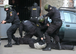 Банду рецидивистов схватили в Новочеркасске во время кражи очередной элитной иномарки