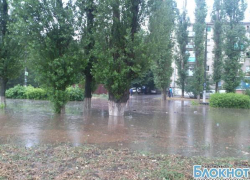 Из-за проливных дождей оказались затопленными несколько улиц Новочеркасска